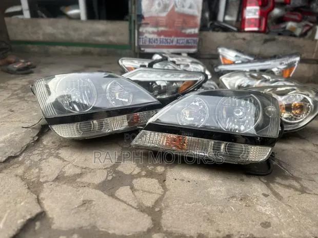 Lexus RX300 1999-2003 Headlight Pair · Photo 1