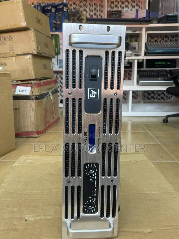 EV P8300 Bass Amplifier · Photo 1