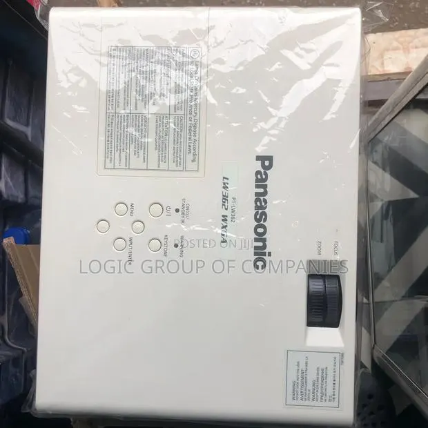Projector Pt- Lw362 · Photo 1