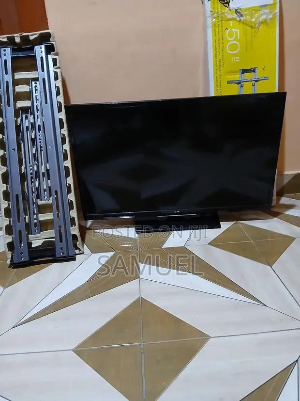 LG TV 34" Very Strong Full Hd Ld TV · Photo 1