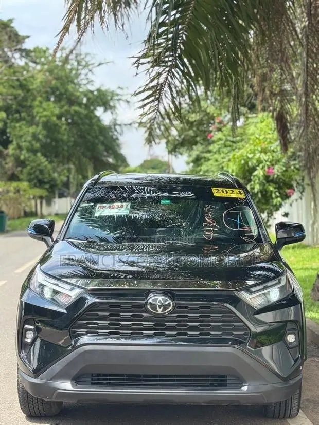 Toyota RAV4 XLE AWD 2024 Black · Photo 1