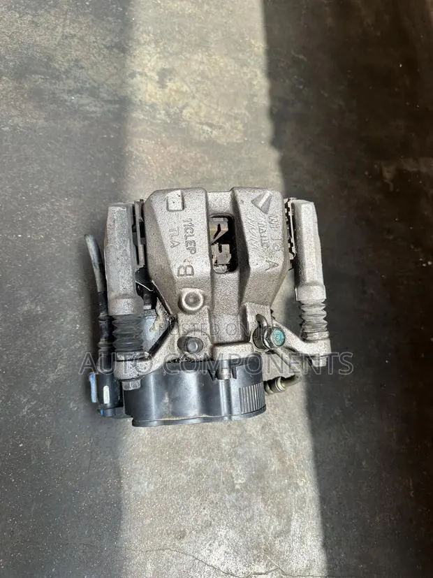 Rav 4 2023 Electronic Back Caliper · Photo 1