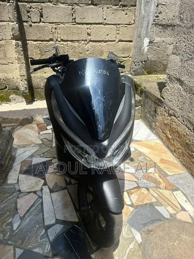 Honda 2022 Gray · Photo 1