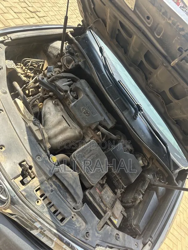 Toyota Camry SE 4dr Sedan (2.5L 4cyl 6A) 2012 Gray · Photo 1