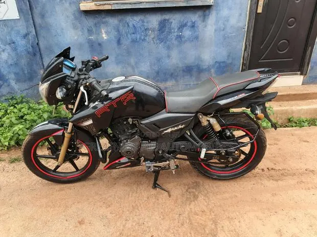 TVS Apache 180 RTR 2023 Black · Photo 1