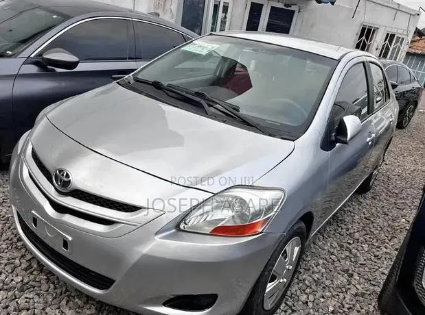 Toyota Yaris 2011 · Photo 1