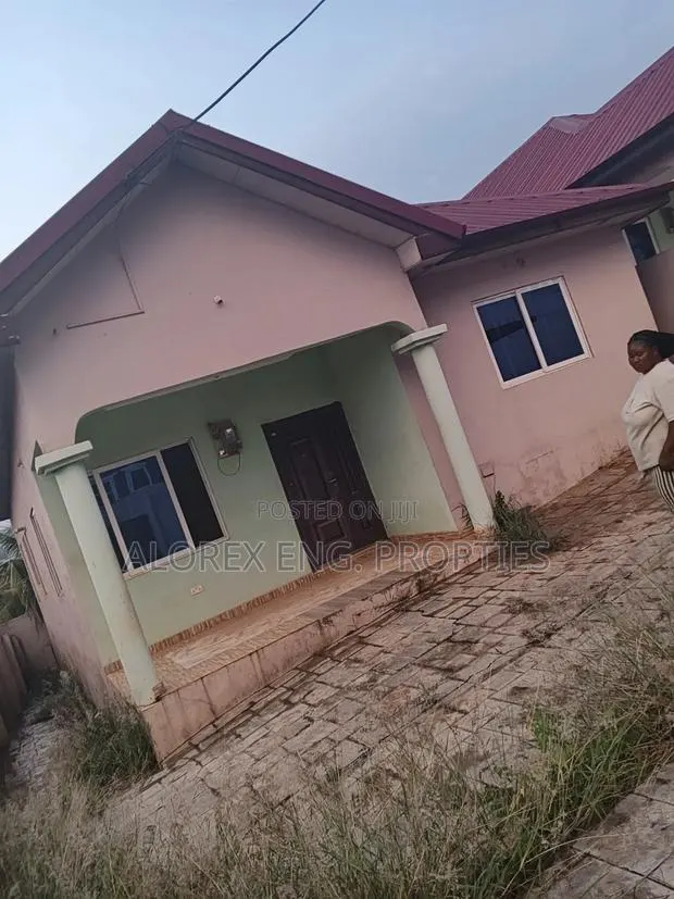 3bdrm House in Old Ashongman, Ashomang Estate for sale · Photo 1