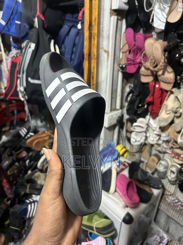 Original Addidas Slides · Photo 1
