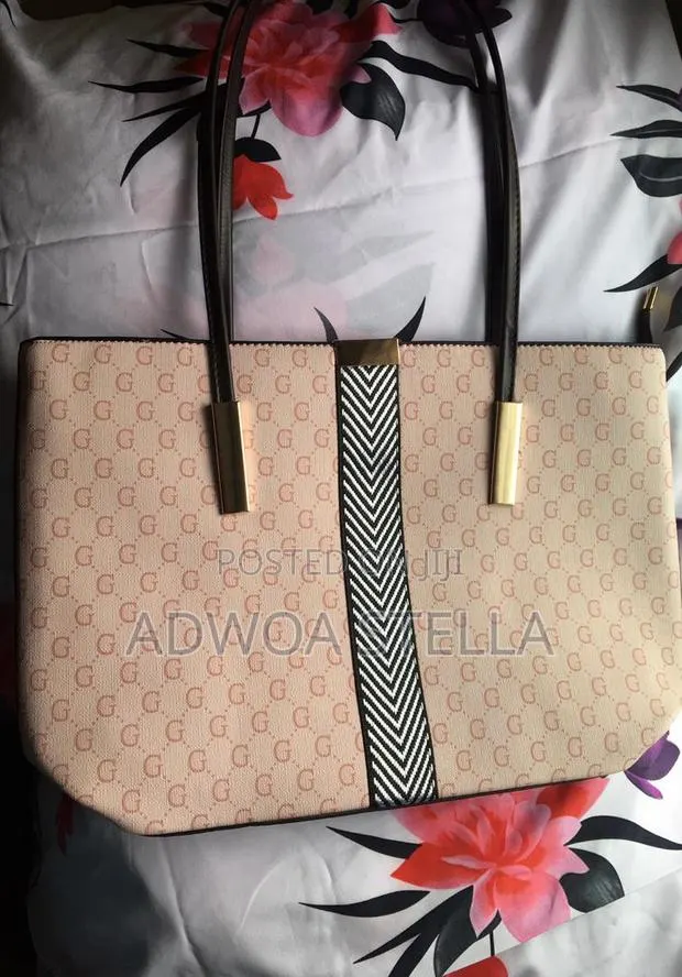 Ladies Handbag – Stylish Elegant · Photo 1