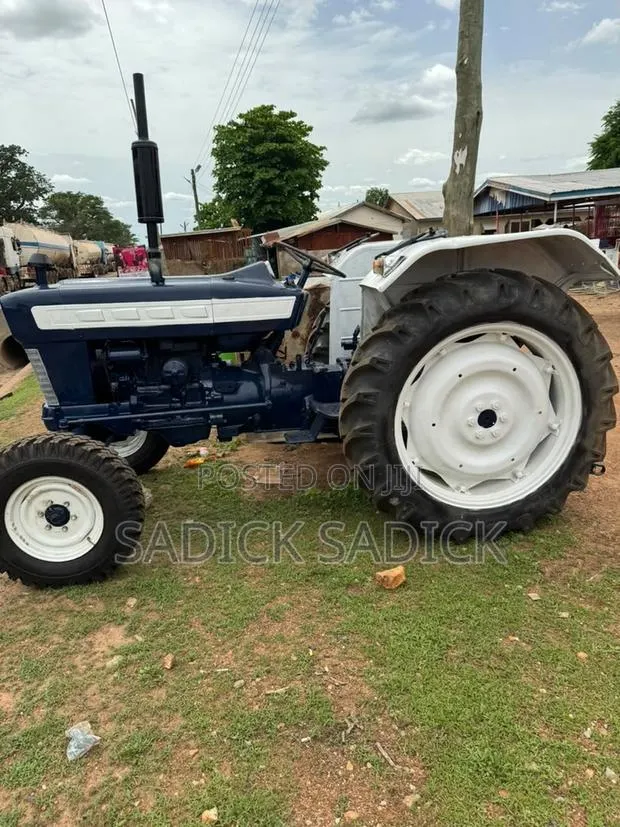 Ford Tractor · Photo 1