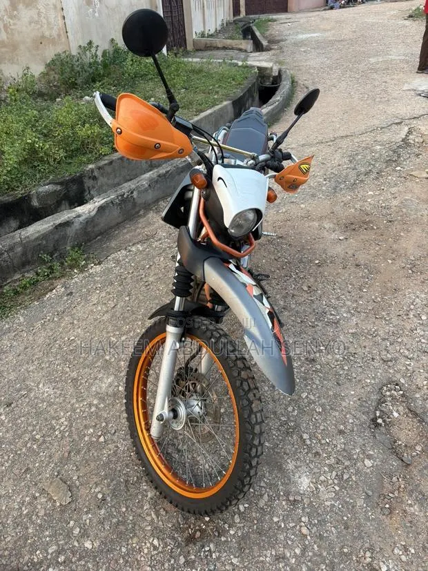 Yamaha 2025 Orange · Photo 1