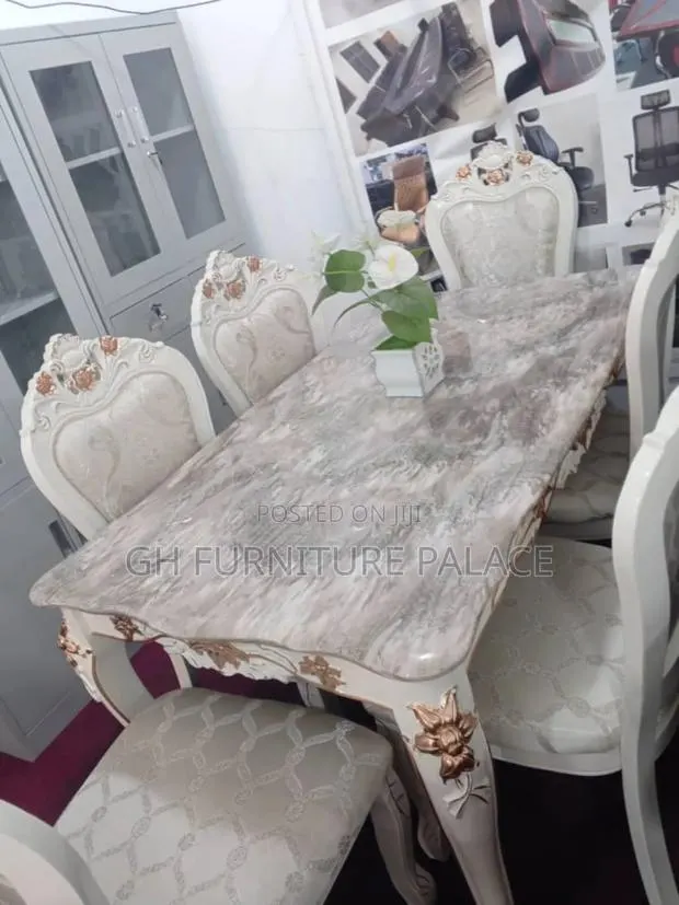 Marble Dining Table · Photo 1