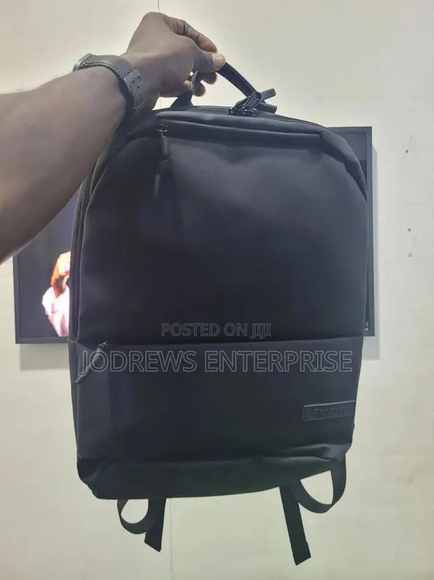 Oraimo Duralite Waterproof Spacious Charging Backpack · Photo 1