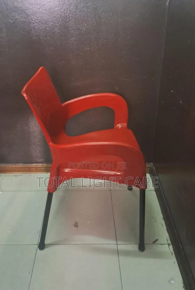 Gye Nyame Metal Leg Plastic Chair · Photo 1