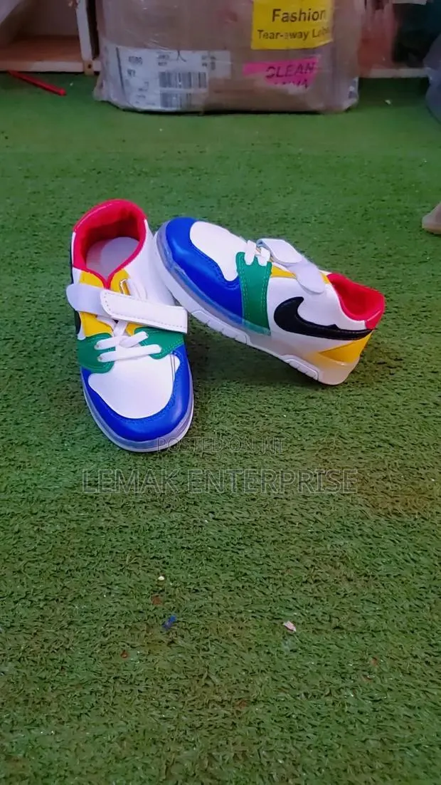 Kids Sneakers · Photo 3