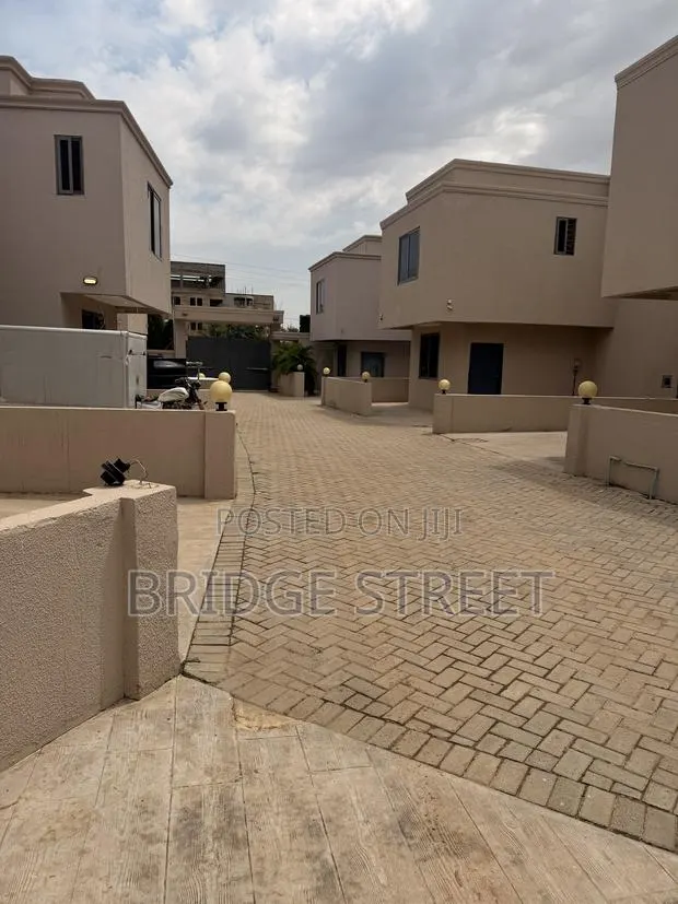 4bdrm Block of Flats in 2809 Court, Nmai-Dzorn for sale · Photo 1
