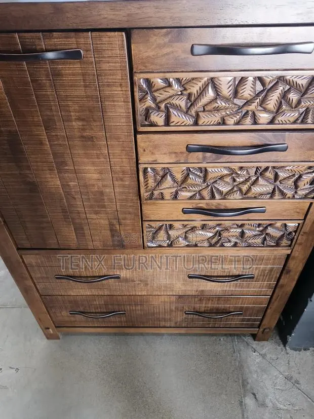 Antique Chest of Drawers (Nior) · Photo 1