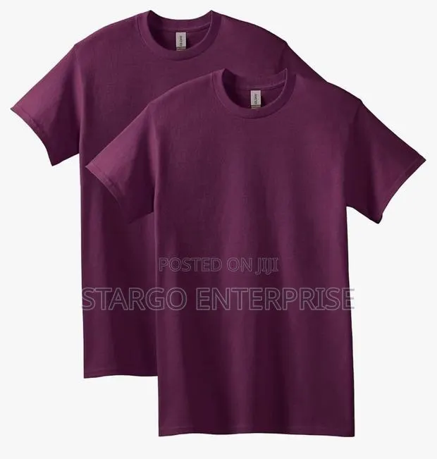 Maroon Gildan T-Shirt · Photo 1