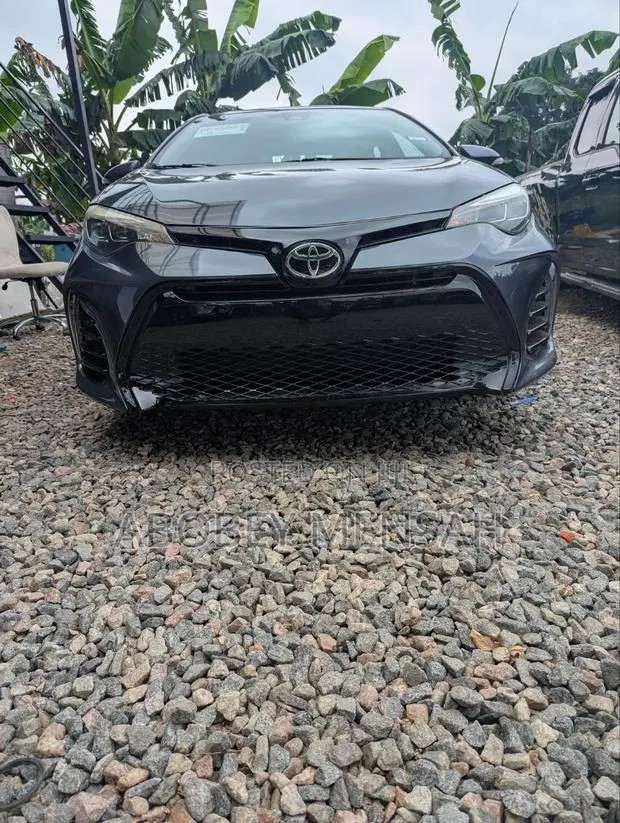 Toyota Corolla SE Special Edition 4dr Sedan (1.8L 4cyl CVT) 2017 Gray · Photo 1