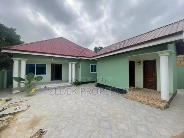 3bdrm House in 3 Bedroom Self, Ashomang Estate for sale · Photo 1