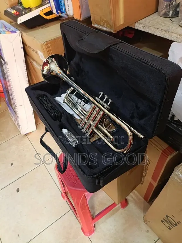 Silver Yamaha Trumpet. · Photo 1