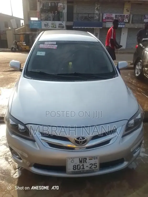 Toyota Corolla 2016 Silver · Photo 1