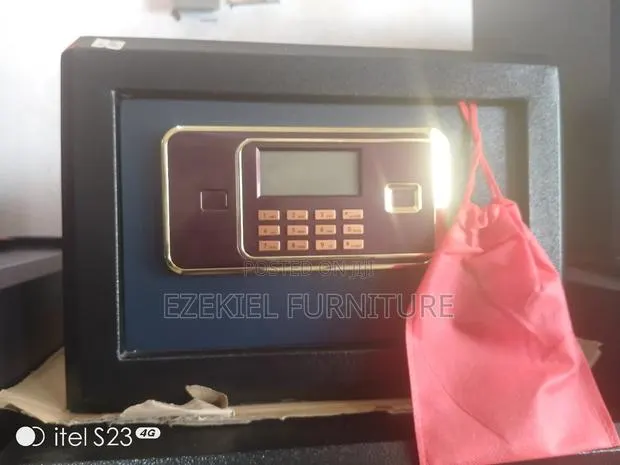 Money And Valuable Safe · Photo 1