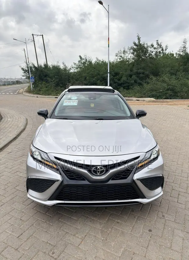 Toyota Camry XSE 2022 Silver · Photo 1
