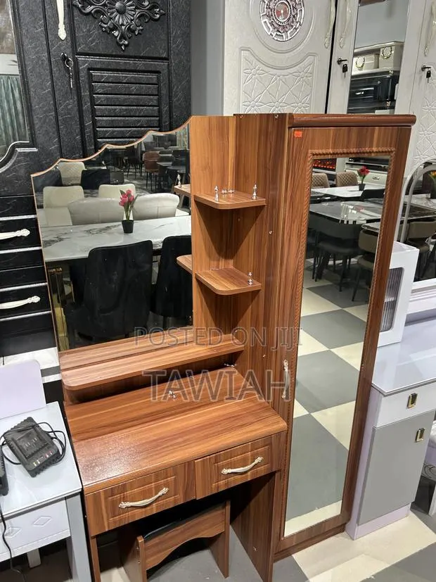 Potable Dressing Mirror · Photo 1