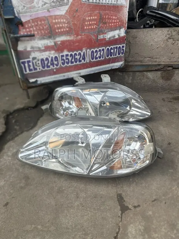 Honda Civic 1999-2000 Headlight Pair · Photo 1