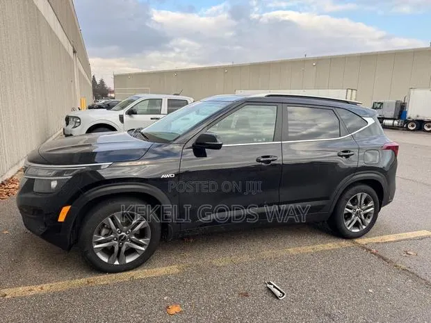 Kia Seltos 2023 Blue · Photo 1