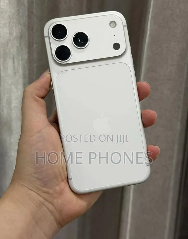 Apple iPhone 17 Pro Max 256 GB White · Photo 1