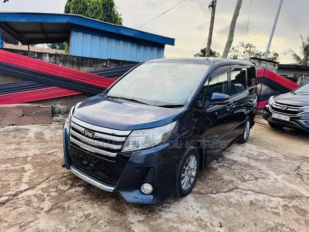 Toyota Voxy SV Premium 2014 Blue · Photo 1