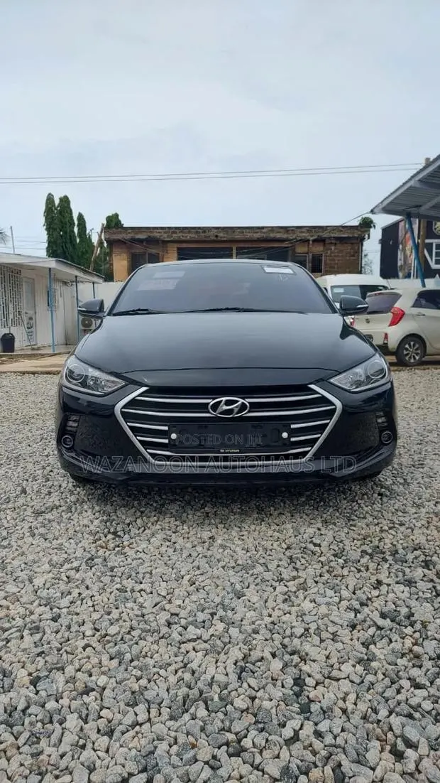 Hyundai Avante 2018 Black · Photo 1