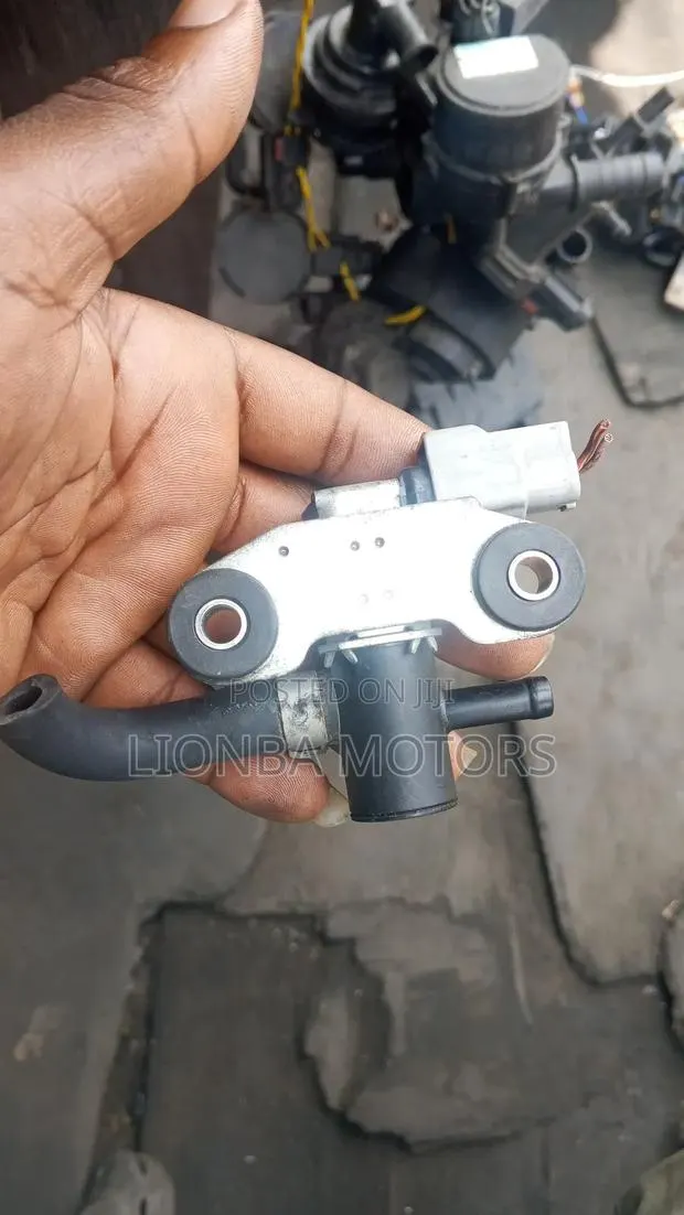 Nusan Sentra Purge Valve · Photo 1