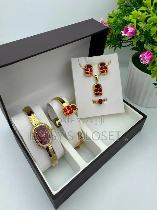 Ladies Jewelry · Photo 1