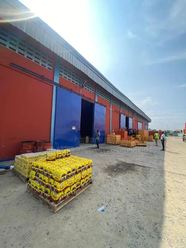 Warehouse 1400 Square Meter for Rent at Spintex · Photo 1