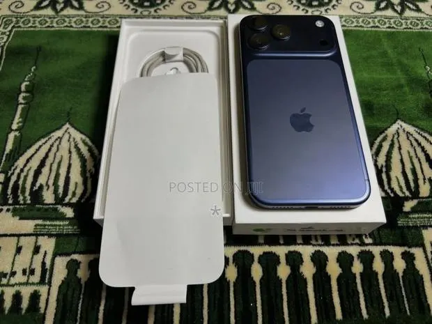 Apple iPhone 17 Pro Max 256 GB Blue · Photo 1