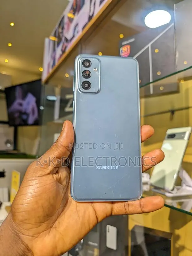 Samsung Galaxy M23 128 GB Blue · Photo 1