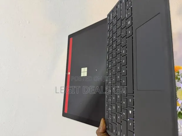 Laptop Microsoft Surface Pro 5 8GB Intel Core i5 SSD 256GB · Photo 1