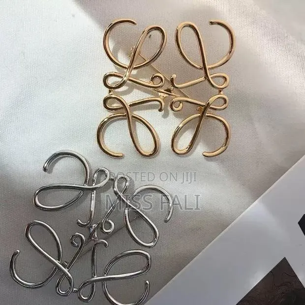Loewe Anagram Brooch · Photo 1
