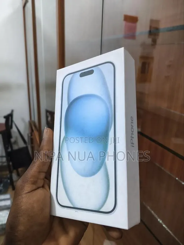 New Apple iPhone 15 128 GB Blue · Photo 1