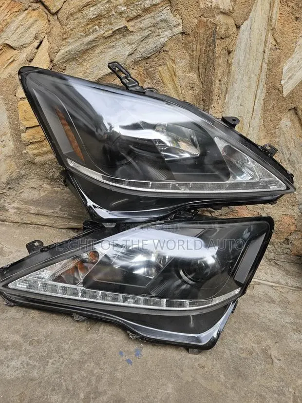 Lexus IS300 IS250 Led Headlight Pair · Photo 1