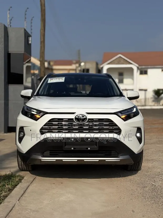 Toyota RAV4 2024 White · Photo 1