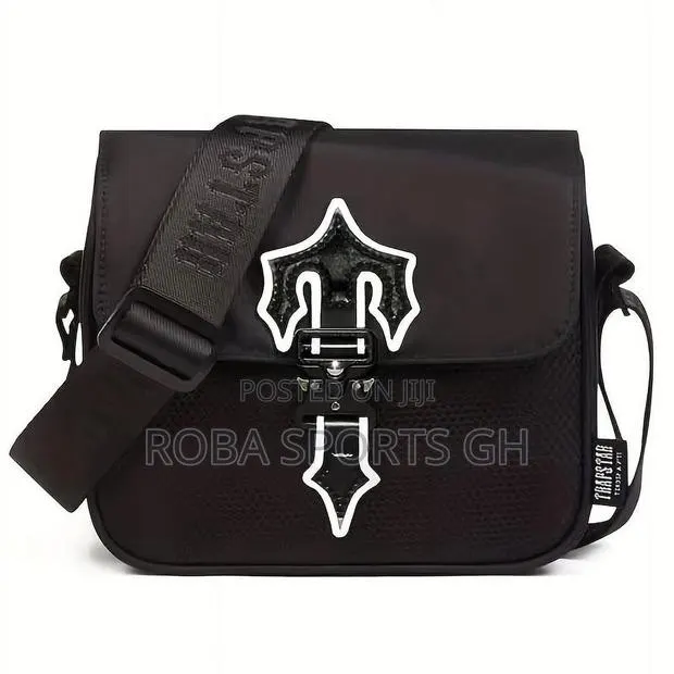 Trapstar Irongate Crossbody Black Bag · Photo 1