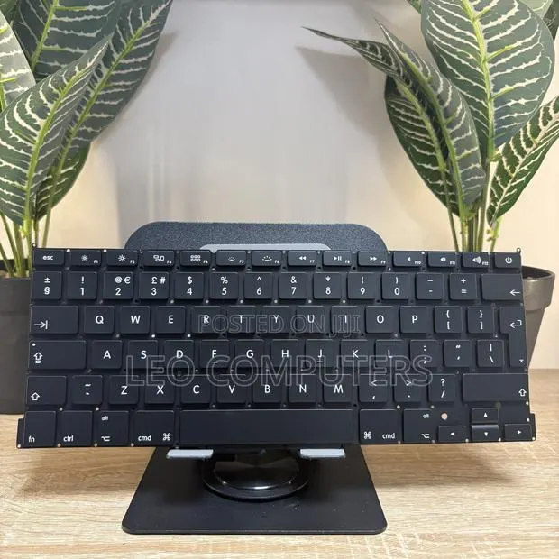 MacBook Pro 13-Inch A1502 Keyboard – Retina (2013–2015) · Photo 1