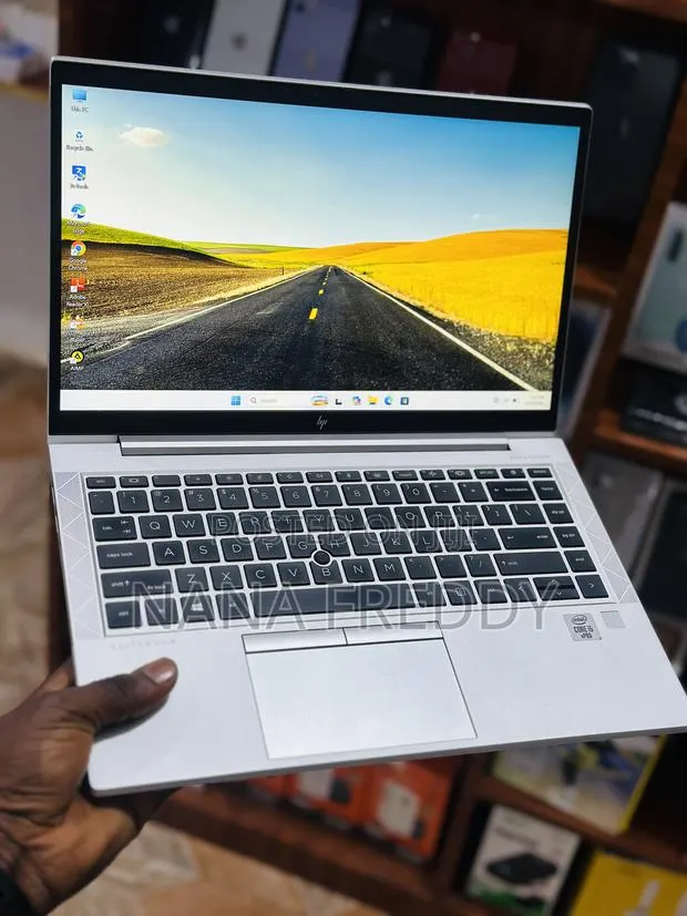 New Laptop HP EliteBook 840 G7 8GB Intel Core i5 SSD 512GB · Photo 1