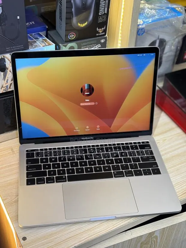 Laptop Apple MacBook Pro 2017 8GB Intel Core i5 SSD 128GB · Photo 1
