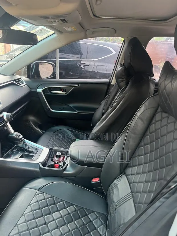 New Toyota RAV4 2024 Gray · Photo 1