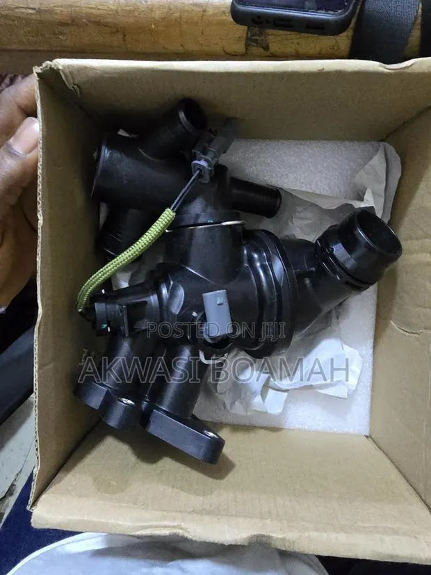 Range Rover Velar 2020/22 Thermostat Complete · Photo 1